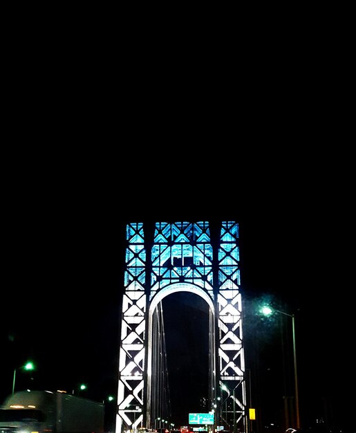 Photo low angle view of illuminated built structure