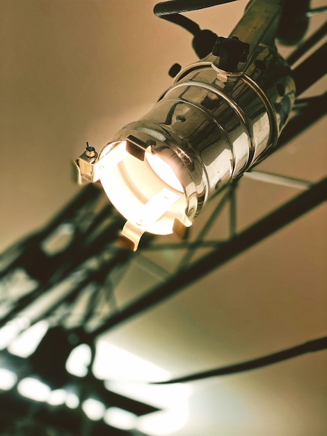 Photo low angle view of illuminated light bulb