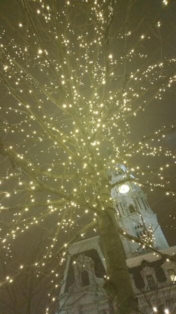 Photo low angle view of illuminated lights at night