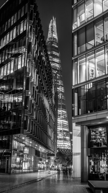 Photo low angle view of illuminated modern buildings and shard london bridge