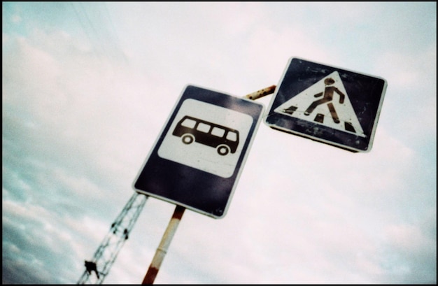 Photo low angle view of information sign