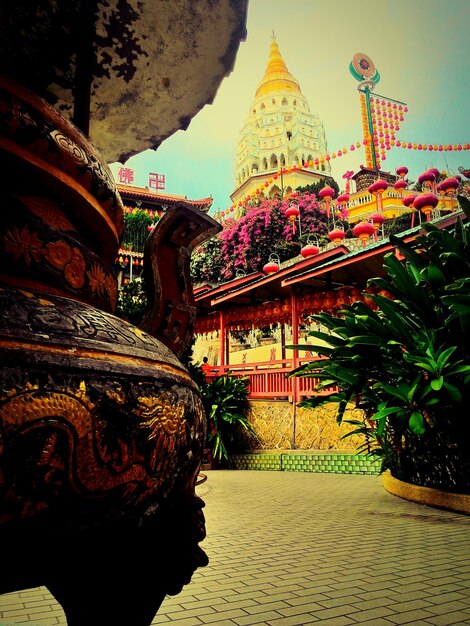 Photo low angle view of kek lok si temple