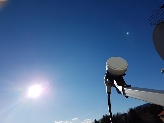 Photo low angle view of lamp against blue sky