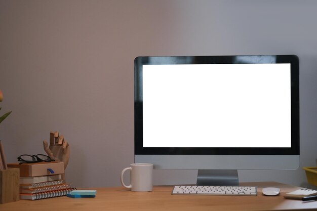 Photo low angle view of laptop on table