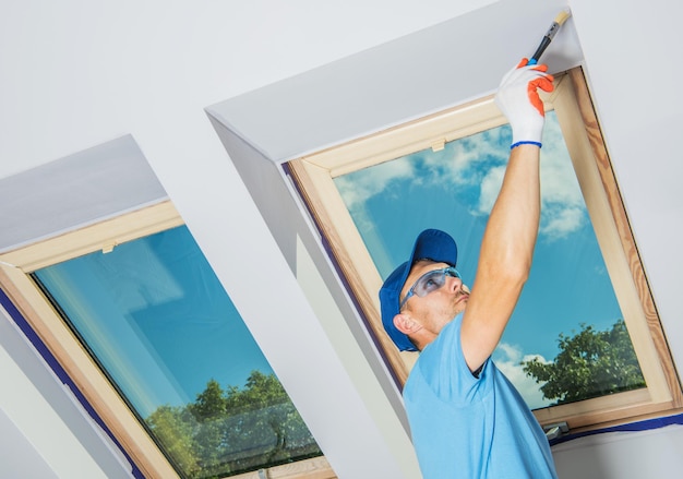 Photo low angle view of man working against blue sky