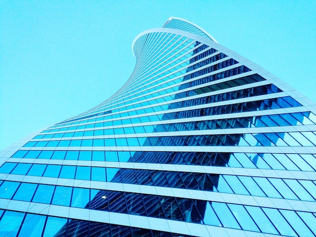 Photo low angle view of modern building against clear blue sky