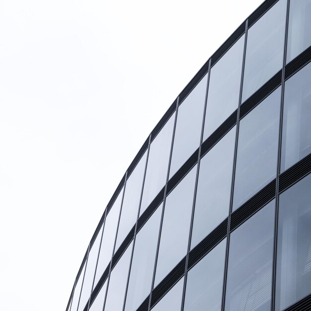 Photo low angle view of modern building against clear sky