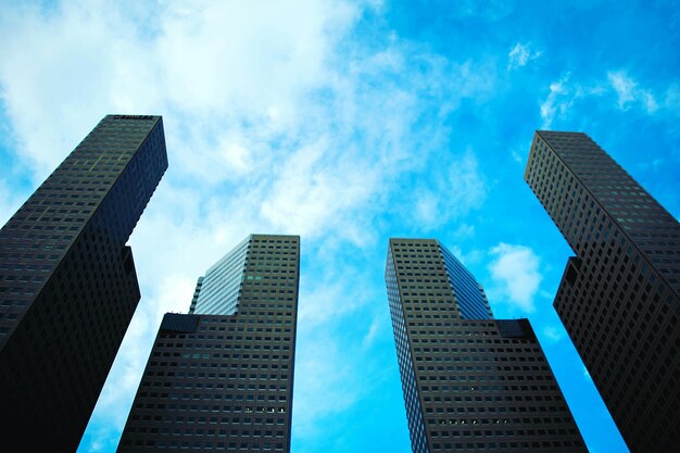 Photo low angle view of modern building against sky