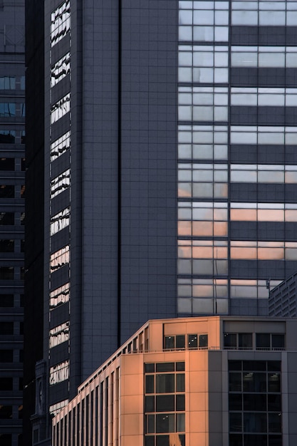 Foto vista ad angolo basso di un edificio moderno in città