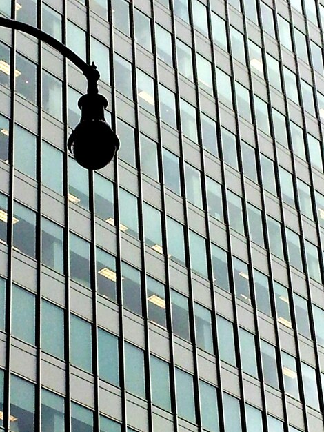 Foto vista ad angolo basso di un edificio moderno