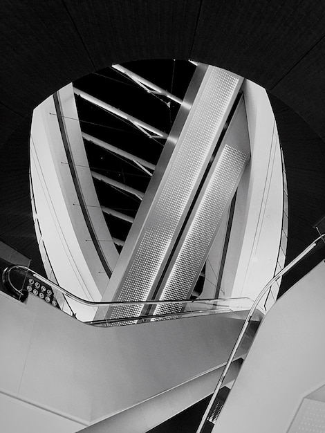 Foto vista ad angolo basso di un edificio moderno