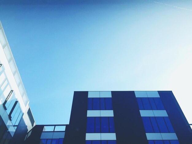 Photo low angle view of modern building