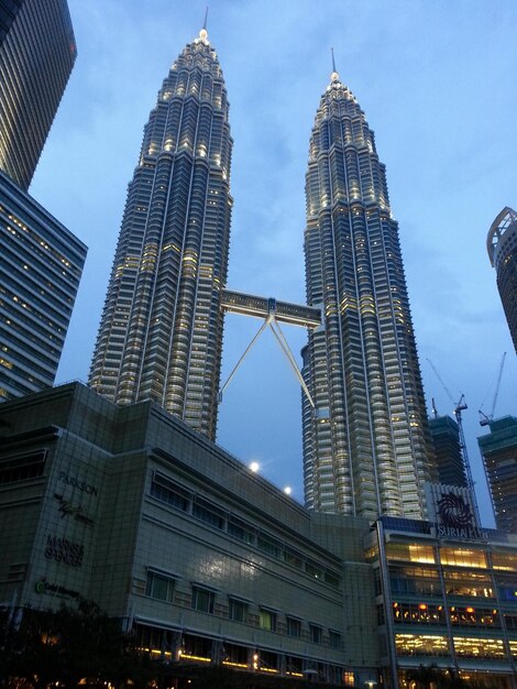 Photo low angle view of modern building