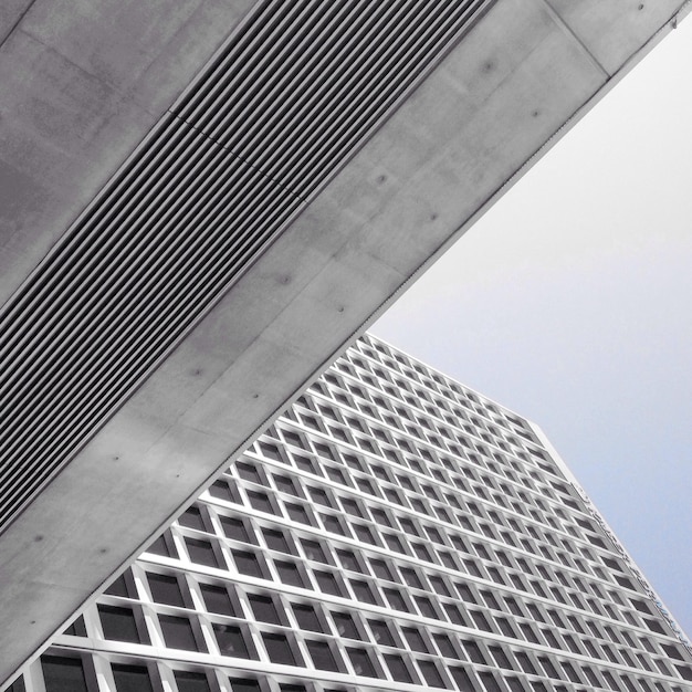 Photo low angle view of modern building