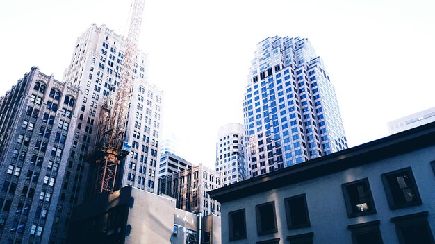 Photo low angle view of modern buildings against clear sky