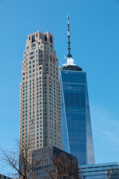 Photo low angle view of modern buildings in city against sky