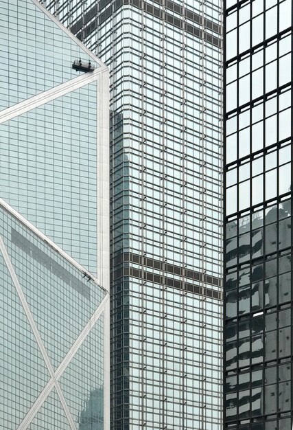 Photo low angle view of modern glass building in city