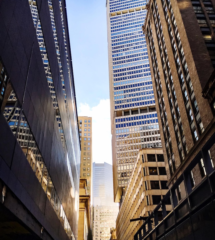 Photo low angle view of modern skyscrapers