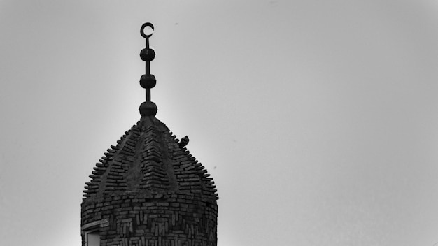 Photo low angle view of mosque against clear sky