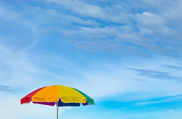 Photo low angle view of multi colored umbrella against sky