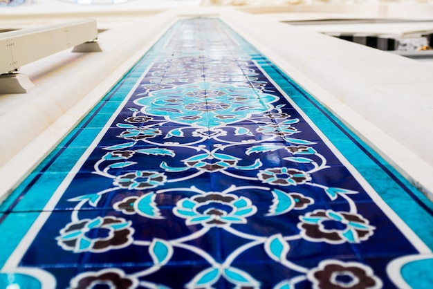 Photo low angle view of multicolored tile panel in camlica mosque