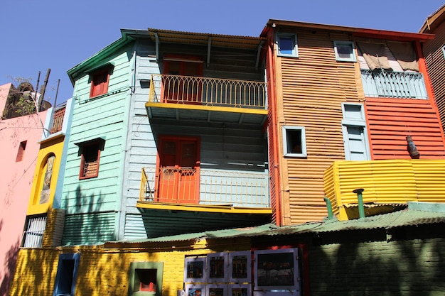 写真 建物の低角度の視点