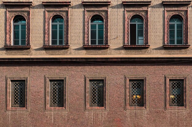 写真 建物の低角度の視点