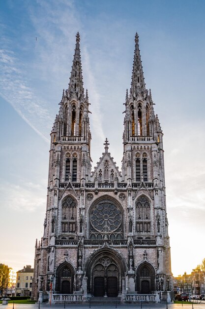 写真 天空を背景にした大聖堂の低角度の景色