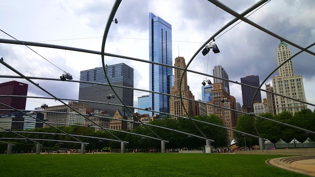 写真 った空を背景にしたシカゴ市の低角度の景色