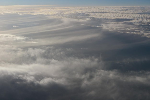 写真 空の雲の低角度のビュー