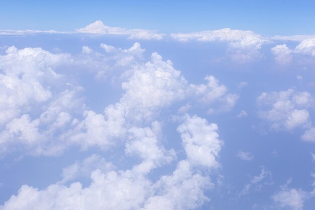 写真 空の雲の低角度のビュー