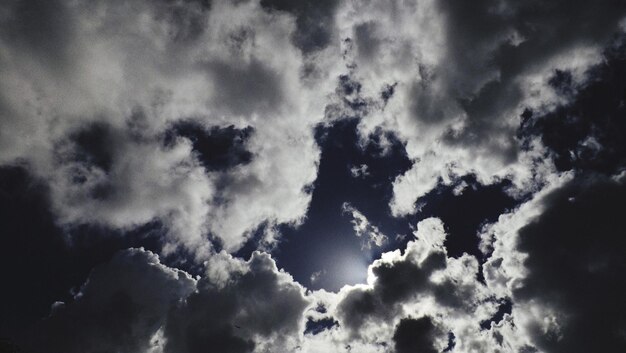 写真 った空の低角度の視点