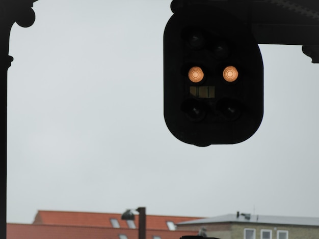 写真 空に照らされた光の低角度の視点