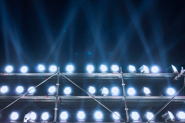 写真 イベントで照らされたスポットライトの低角度の視界