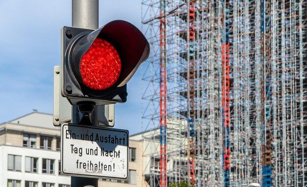 写真 道路標識の低角度の視界