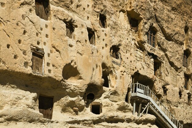 Foto vista a basso angolo delle vecchie rovine