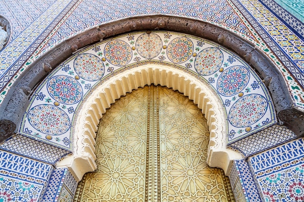 Photo low angle view of ornate wall