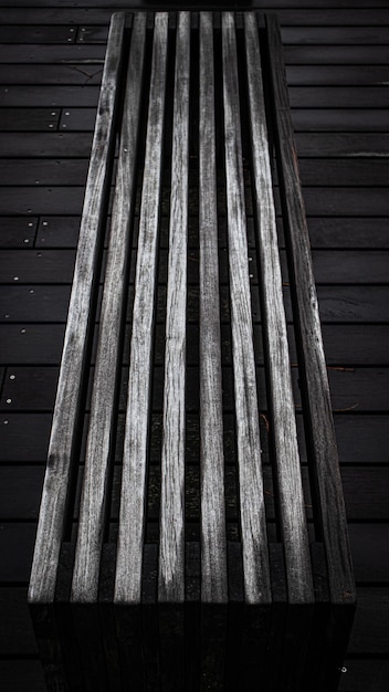 Photo low angle view of park bench