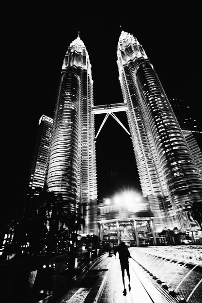 Photo low angle view of petronas towers