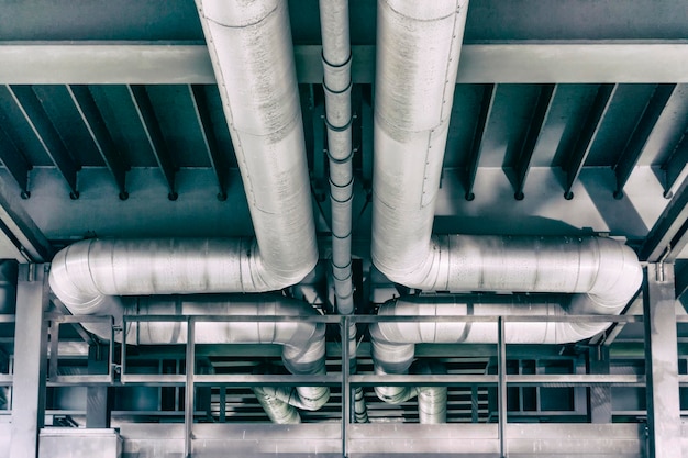 Photo low angle view of pipes on ceiling