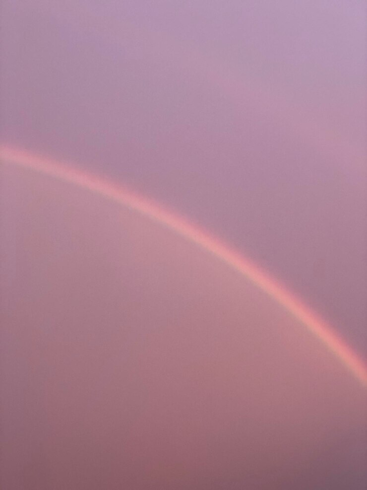 Photo low angle view of rainbow in sky