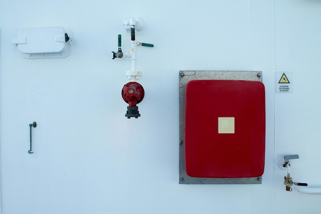 Photo low angle view of red equipment on wall