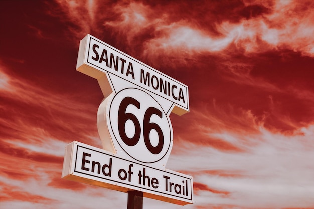 Photo low angle view of road sign against sky at sunset