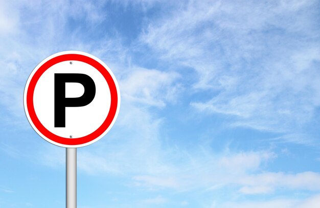 Photo low angle view of road sign against sky