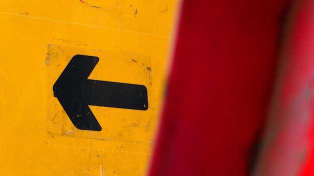 Photo low angle view of road sign