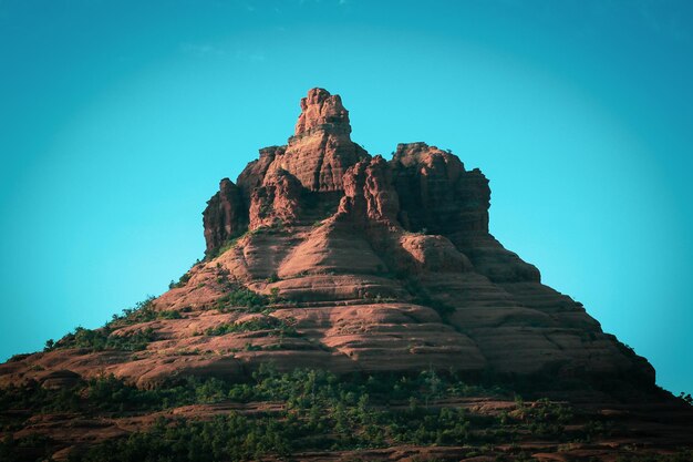 Photo low angle view of rock formation against clear blue sky