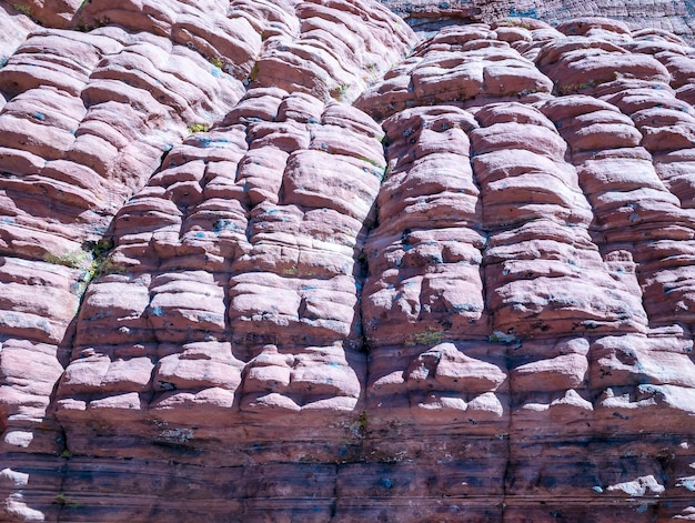 Photo low angle view of rock formation