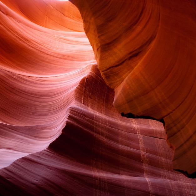 Photo low angle view of rock formation