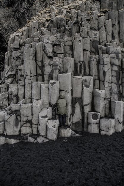 Photo low angle view of rock formations