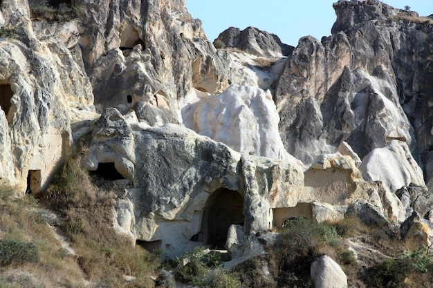 ウチサール城の岩の低角度の景色